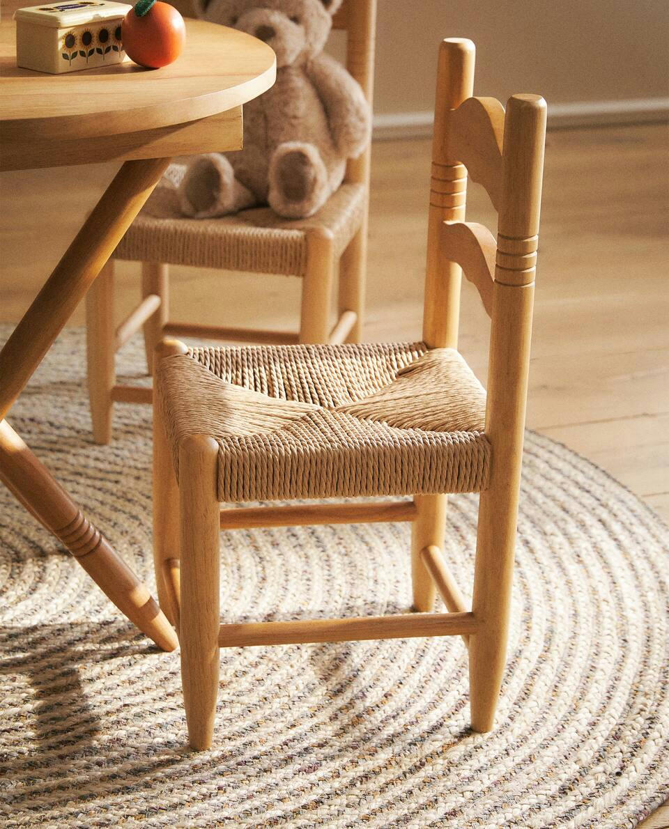 CHILDREN WOODEN CHAIR