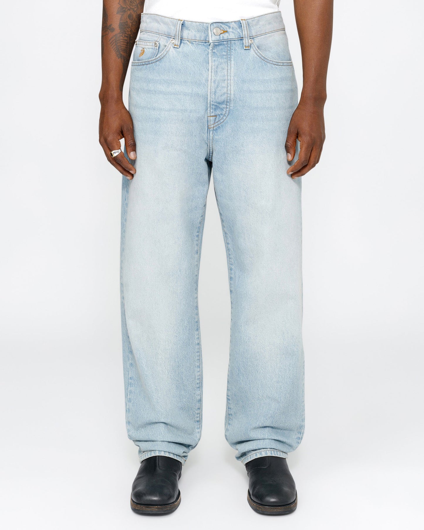 NOUVEAU JEAN EN DENIM CLASSIQUE