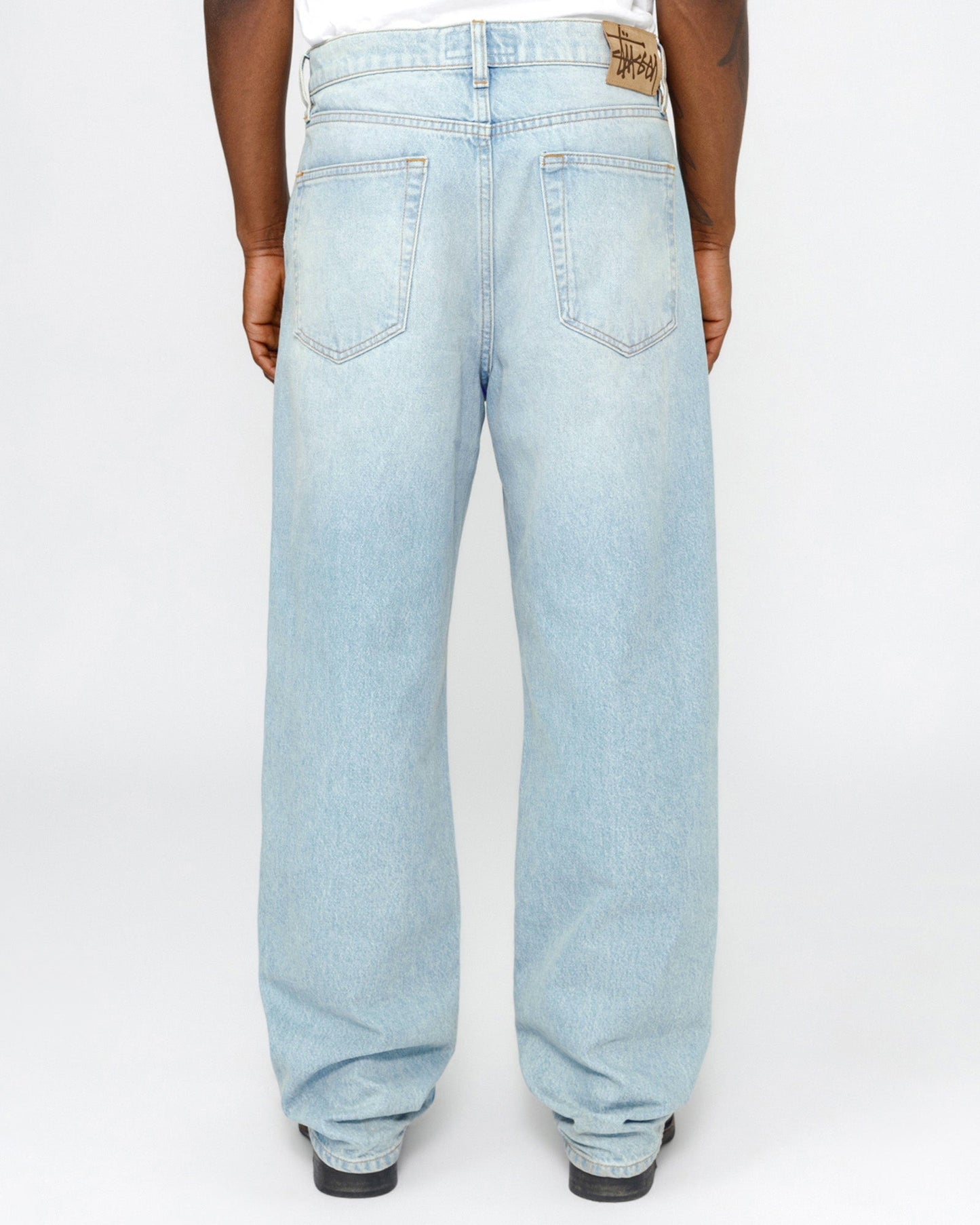 NOUVEAU JEAN CLASSIQUE EN DENIM