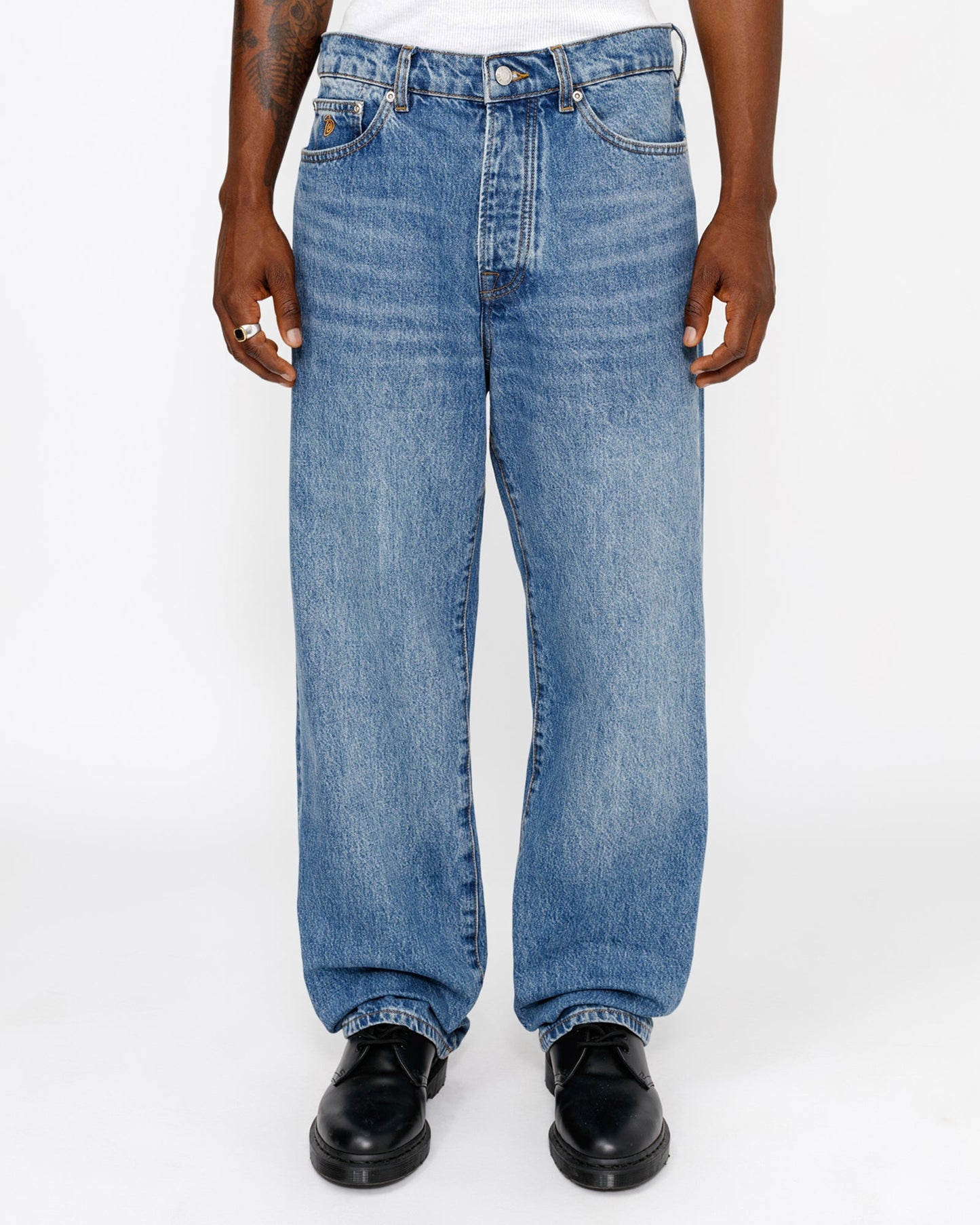 NOUVEAU JEAN EN DENIM CLASSIQUE