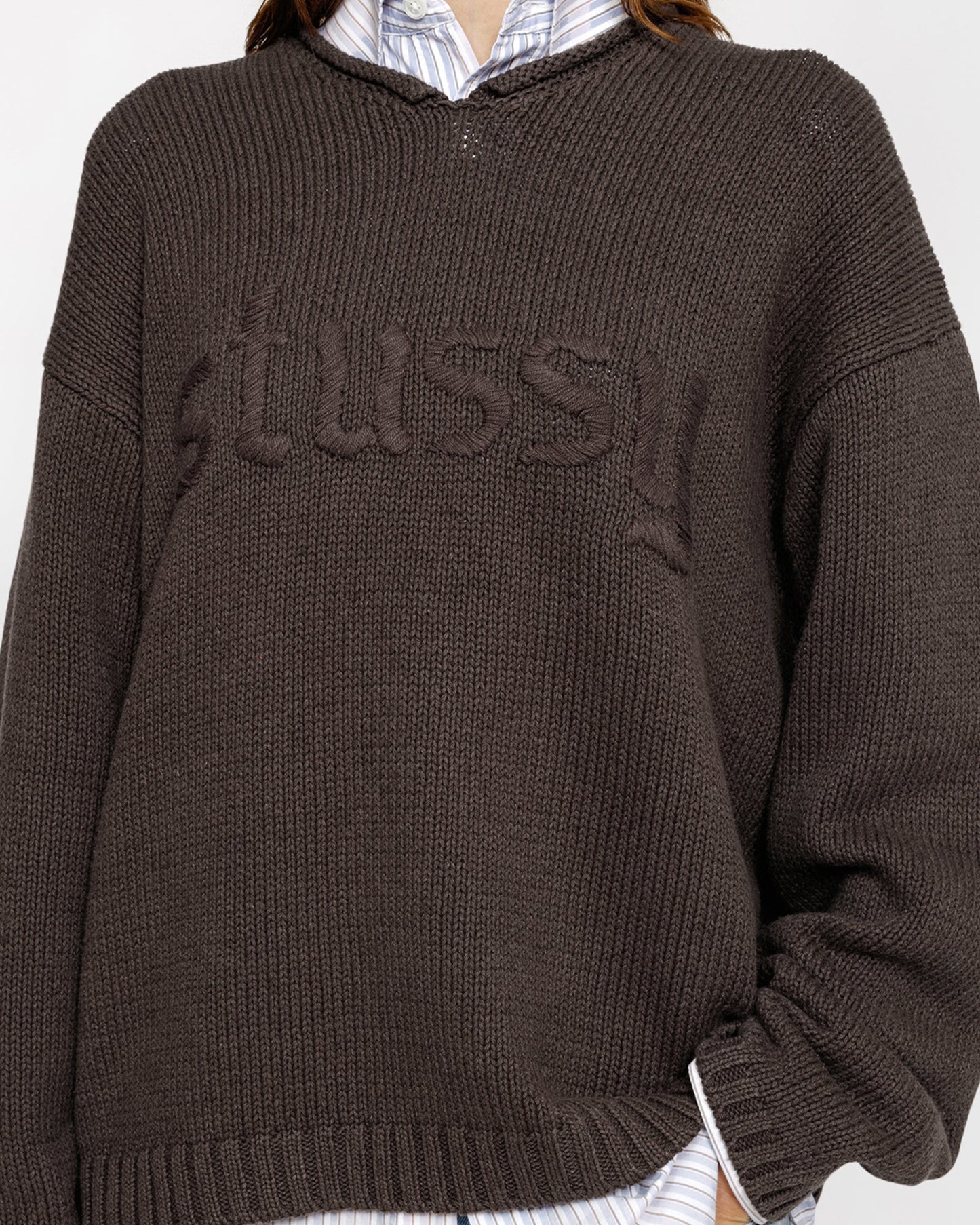 PULL À LOGO BRODÉ ET COL EN V