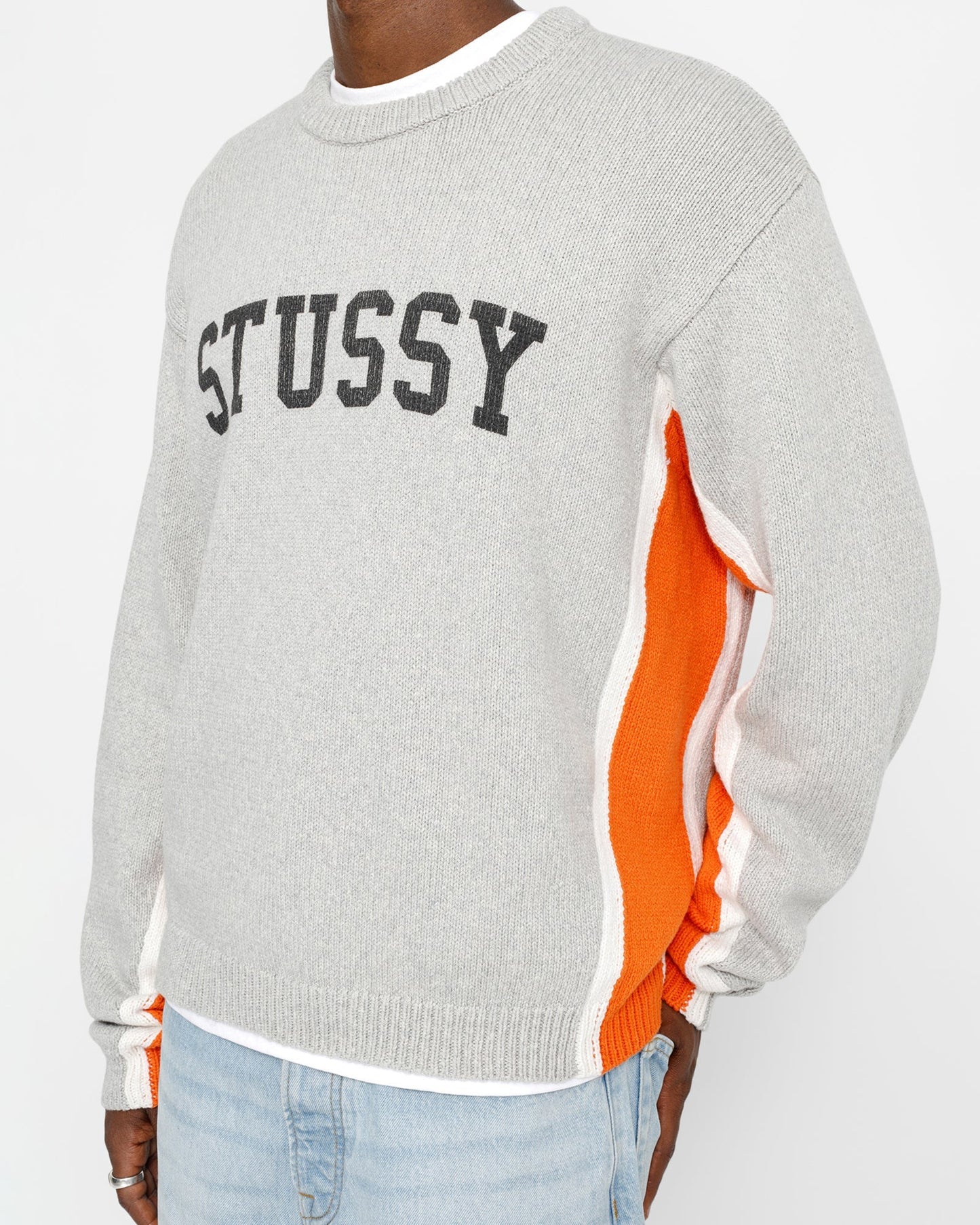 PULL RAS-DU-COU À RAYURES CONTRASTANTES