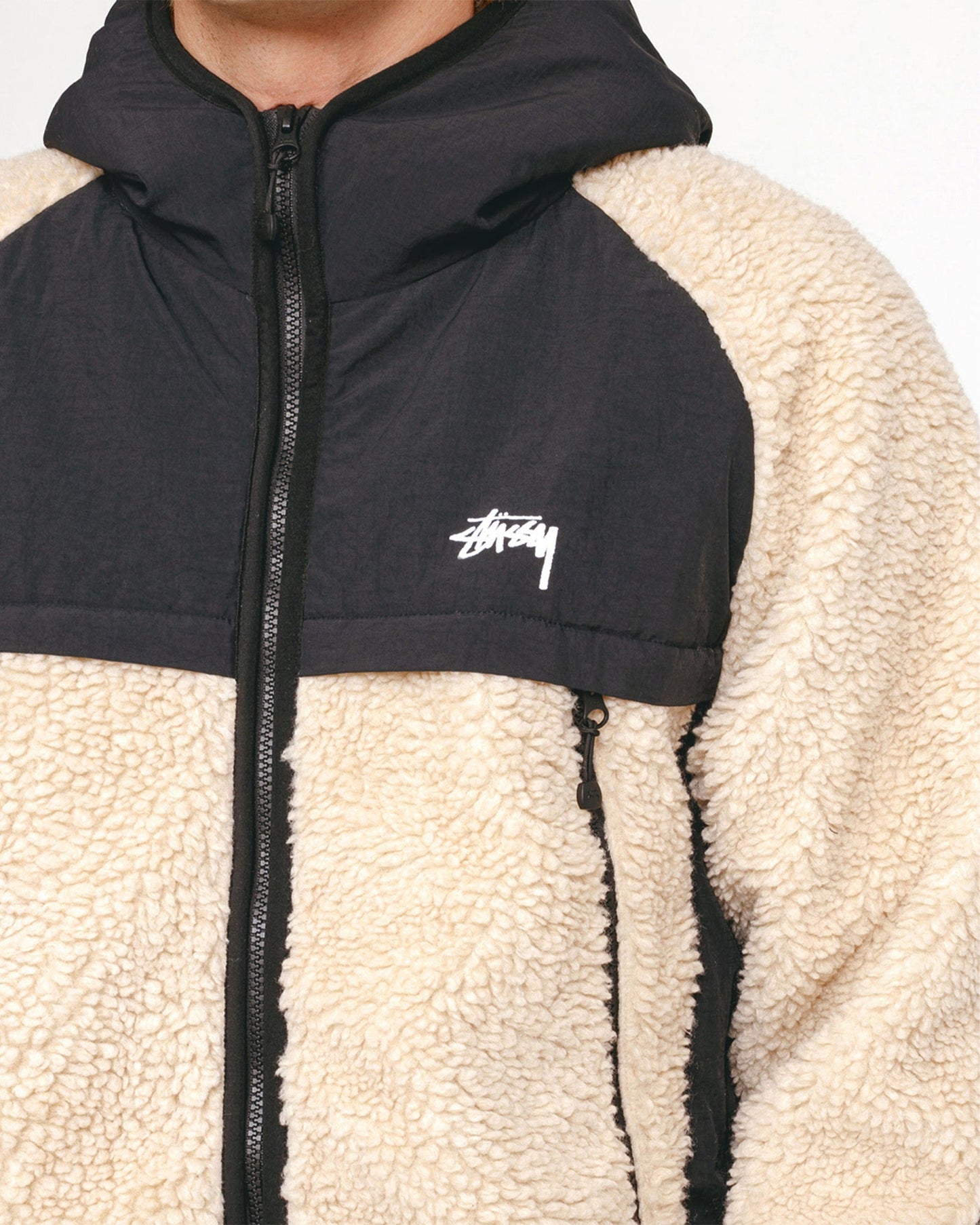 BLOUSON À CAPUCHE DOUBLÉ SHERPA