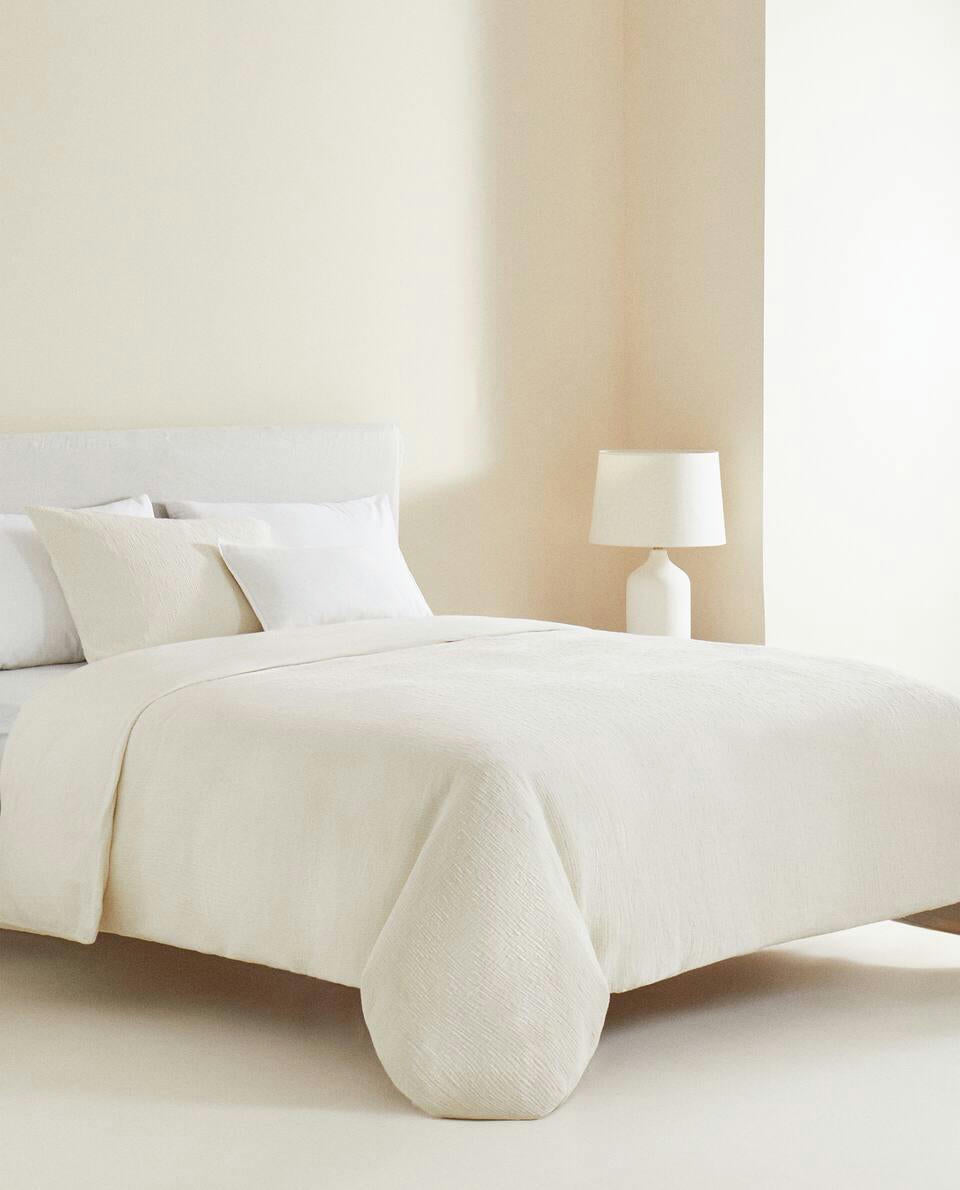 DUVET COVER WITH RAISED BEDSPREAD EFFECT