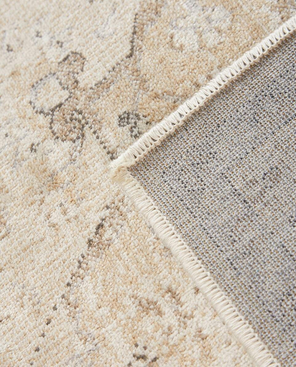 VINTAGE-EFFECT RUG