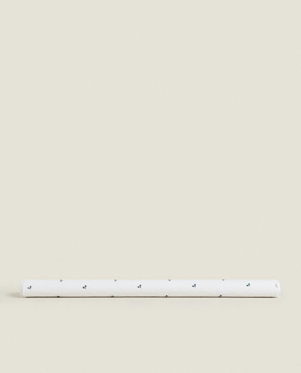 CHRISTMAS HOLLY GIFT WRAPPING PAPER